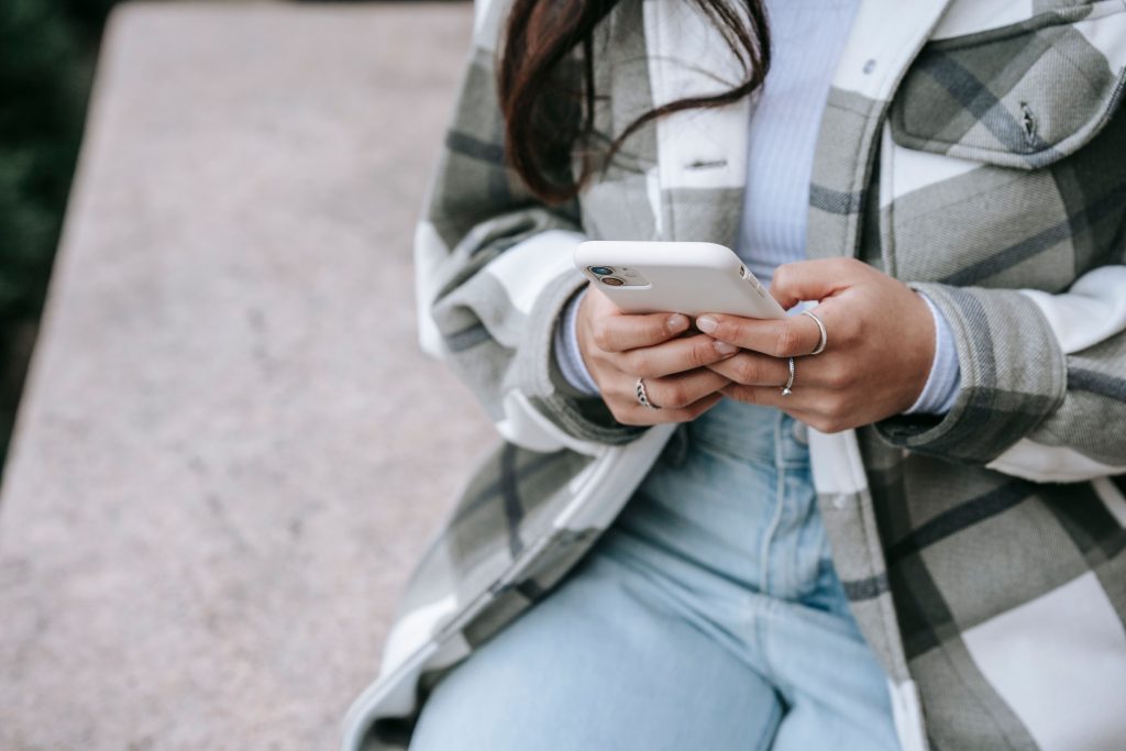 how-to-permanently-leave-a-group-chat-on-iphone-scaled