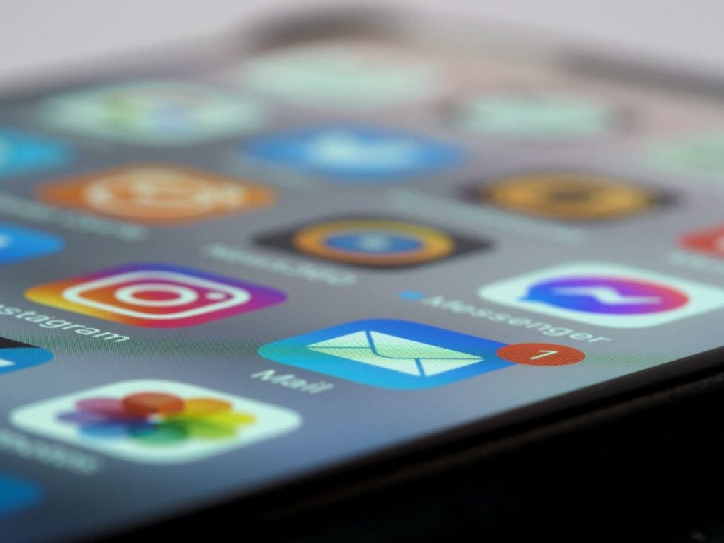 how to unhide apps on iphone