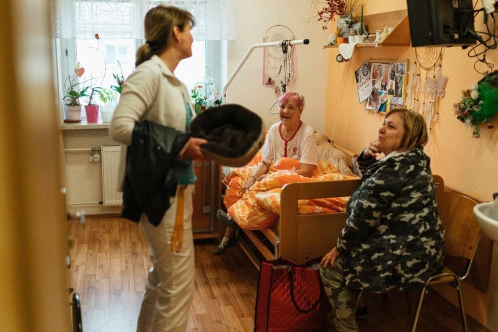what-does-assisted-living-provide