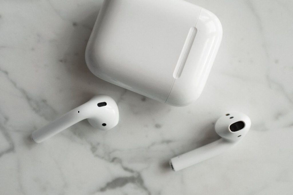 why-do-my-airpods-keep-disconnecting-from-my-laptop