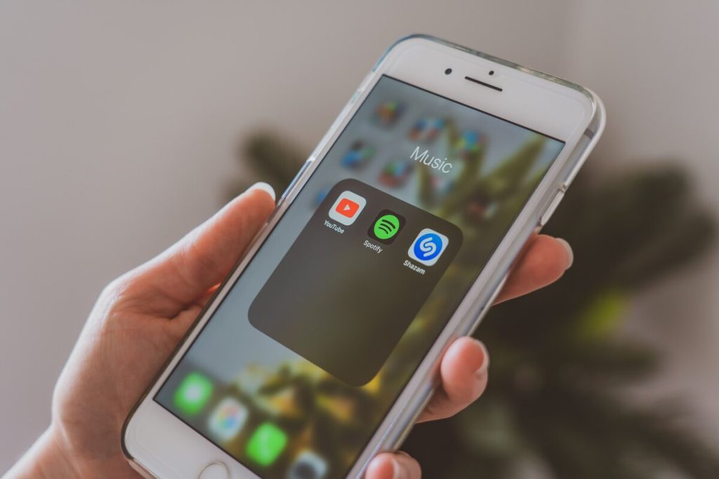 how to close apps on iphone