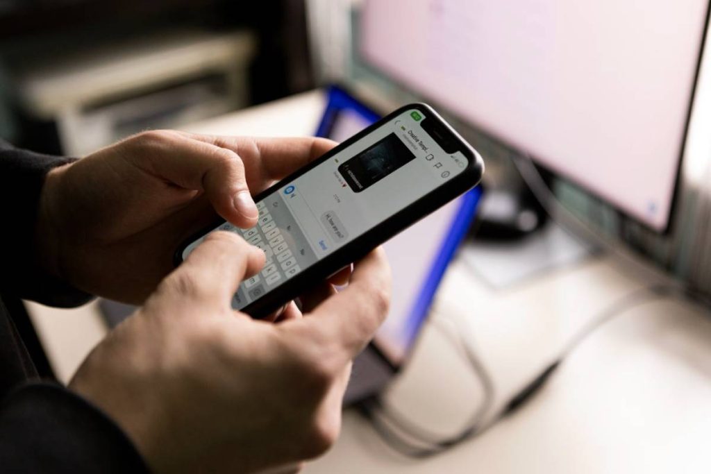 how-to-delete-text-messages-on-iphone-for-both-sides