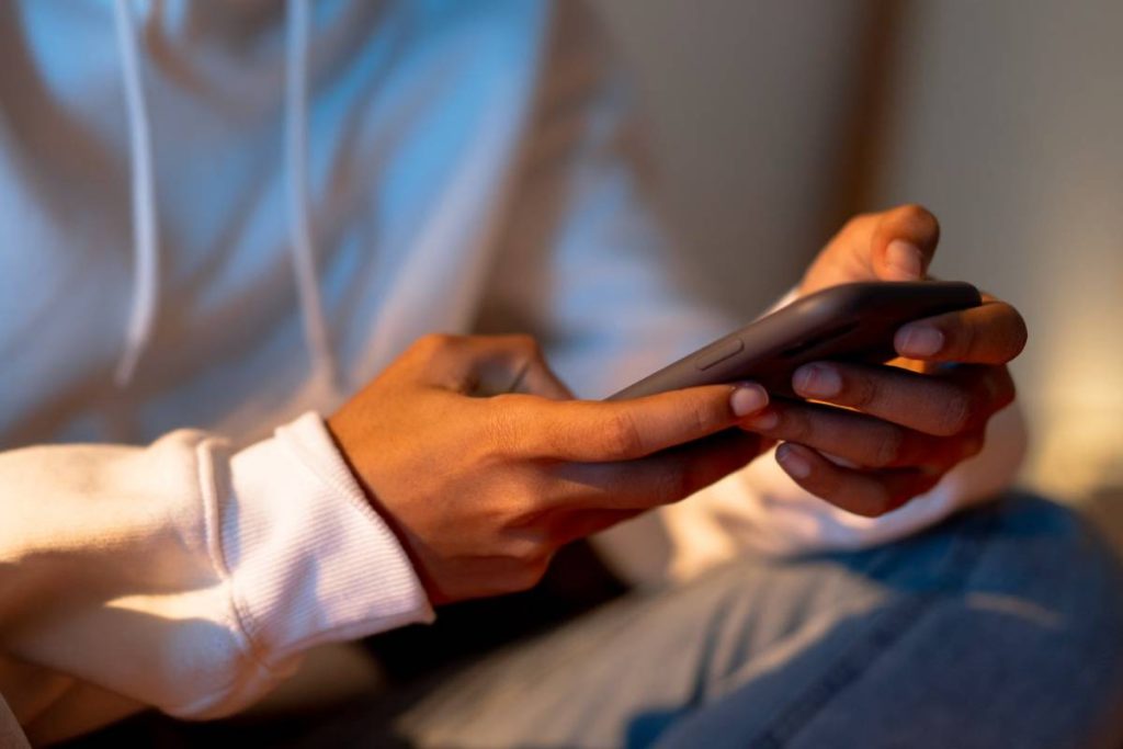 how-to-enable-mms-messaging-on-iphone