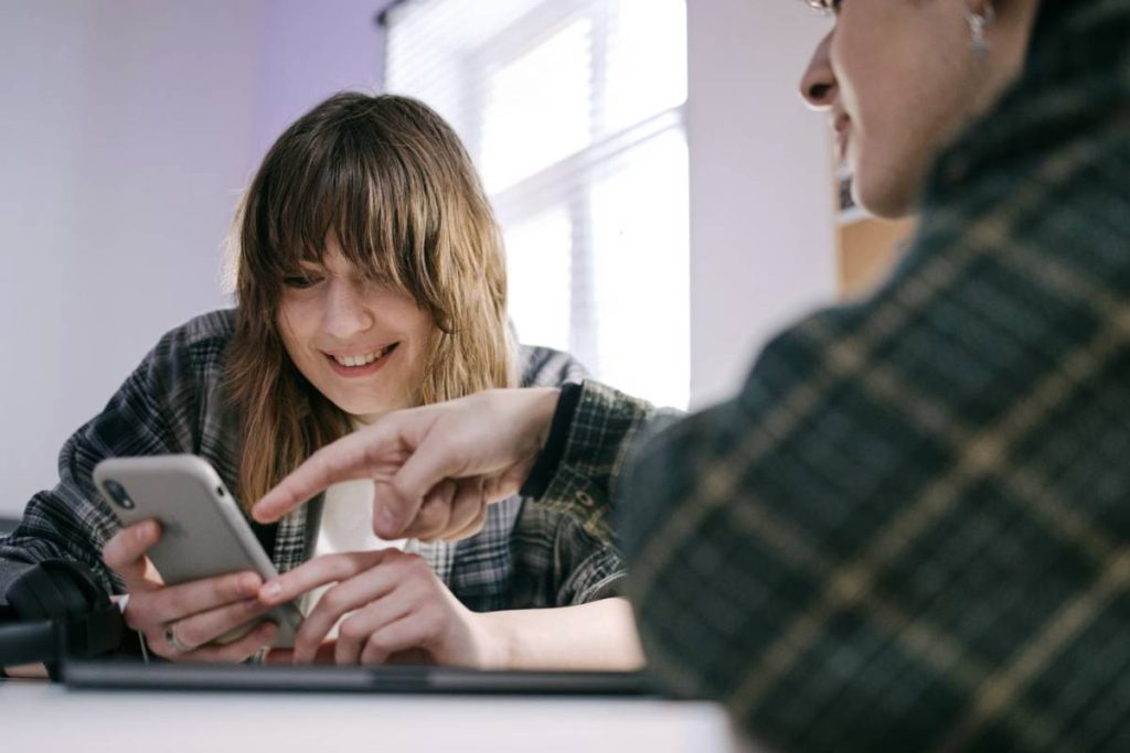 how-to-make-a-group-chat-on-iphone