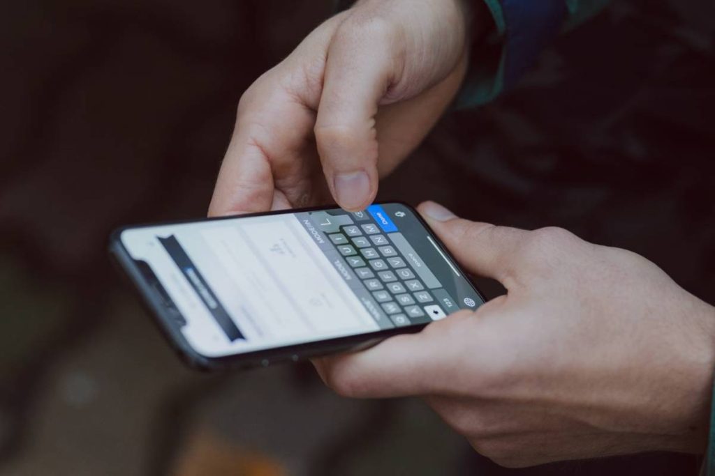 how-to-make-keyboard-bigger-on-iphone