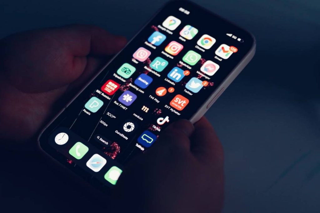 how-to-merge-contacts-on-iphone