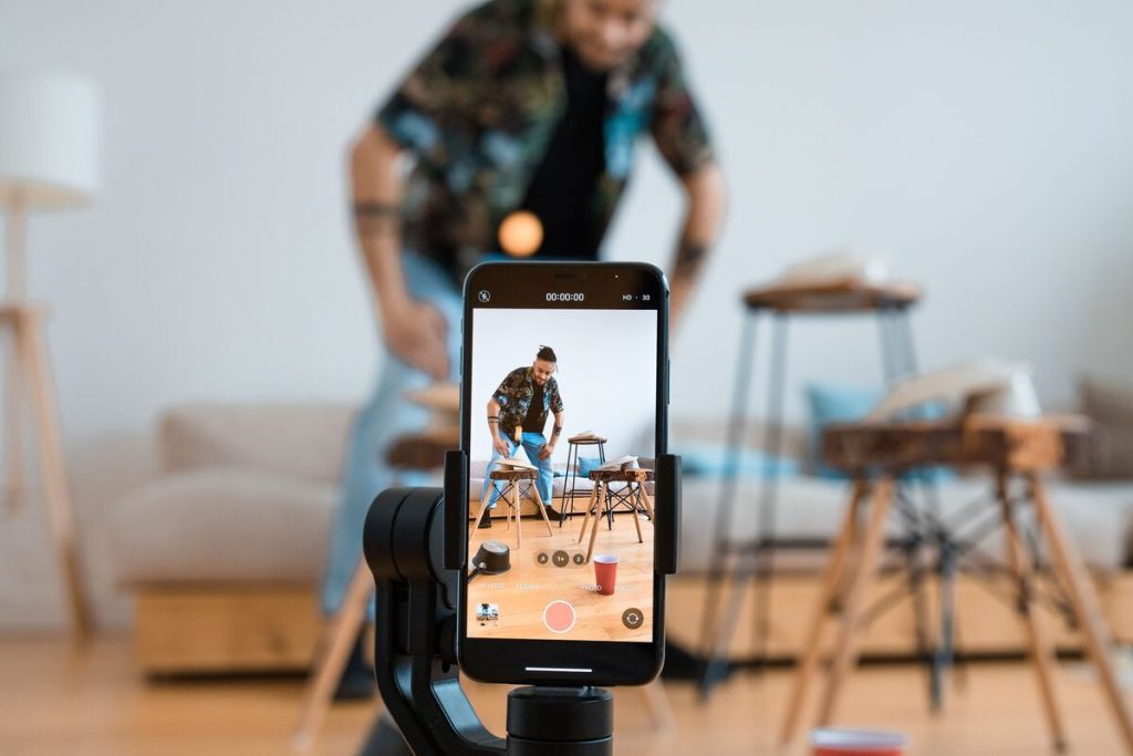 how to reverse a video on iphone