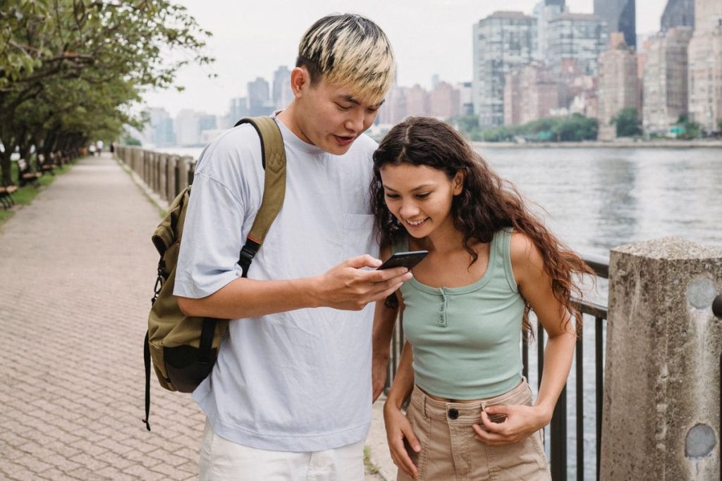how to stop sharing location without them knowing