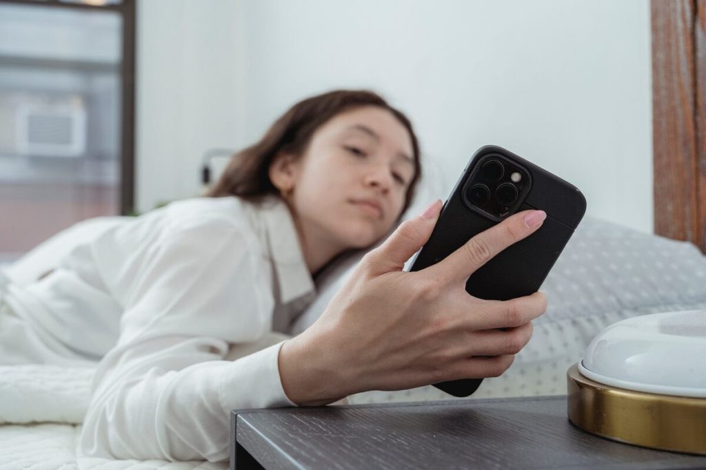 how to turn off sos on iphone